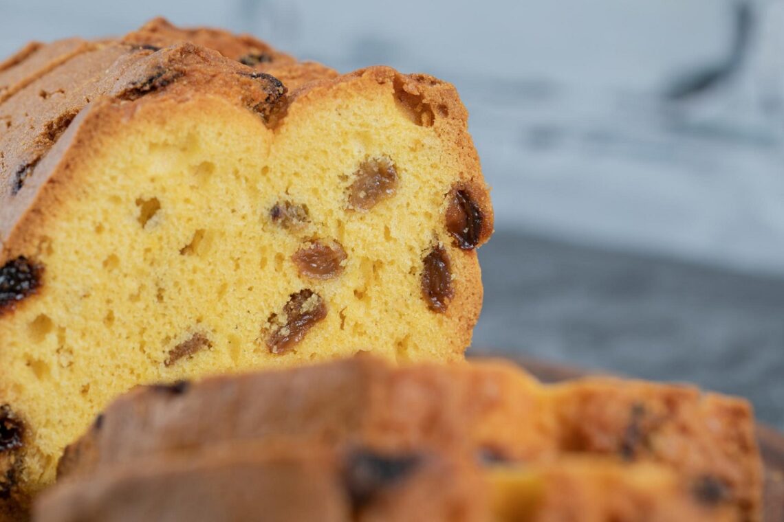 pão doce com canela e passas