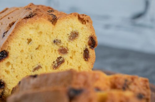 pão doce com canela e passas